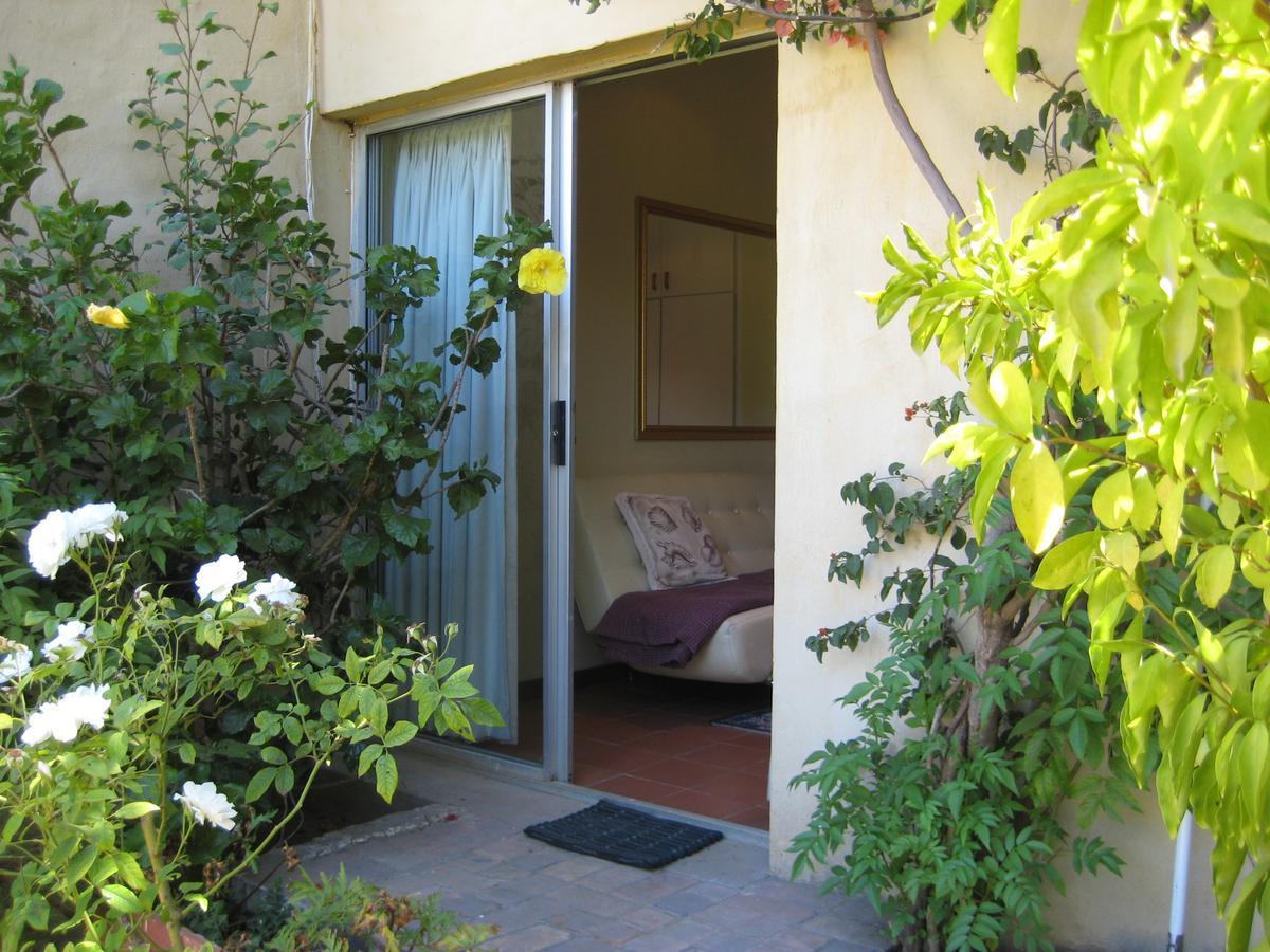 Aurora Guest Units Hotel Durbanville Bagian luar foto